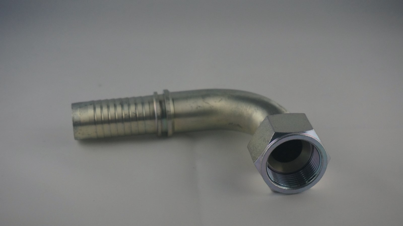 raccord ou embout à sertir filetage femelle coudé 90°