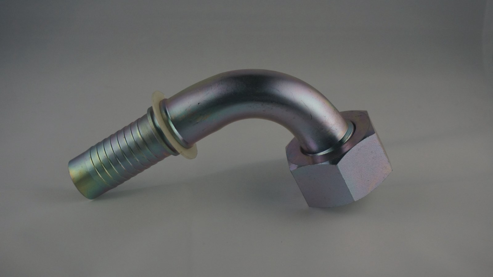 raccord à sertir femelle coudé 90° DIN