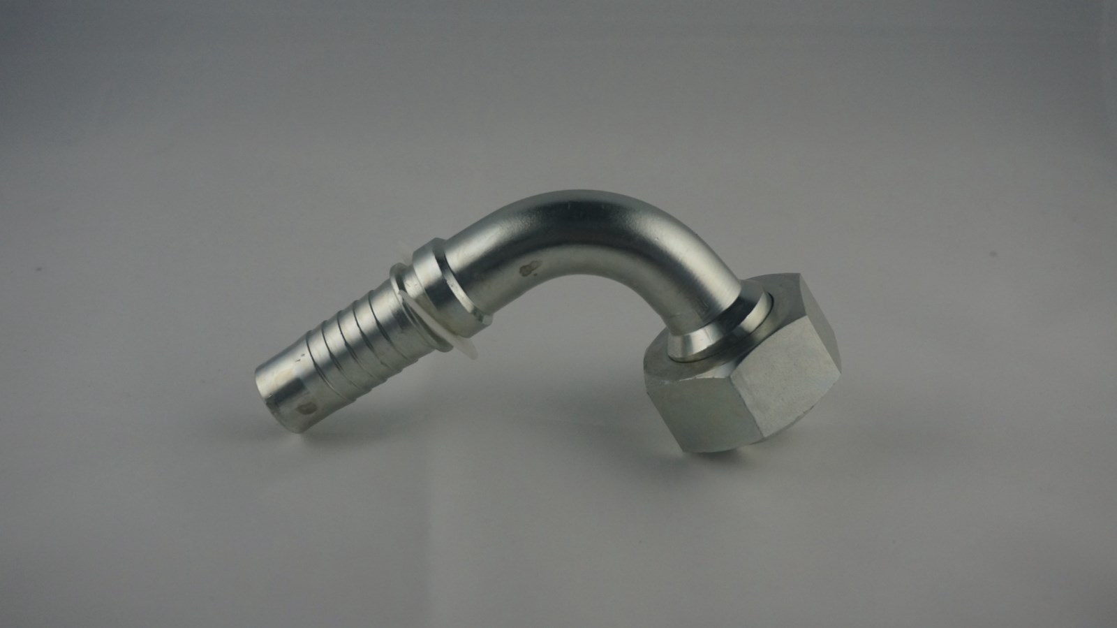 femelle métrique série Gaz français (cône 24°) coude 90°