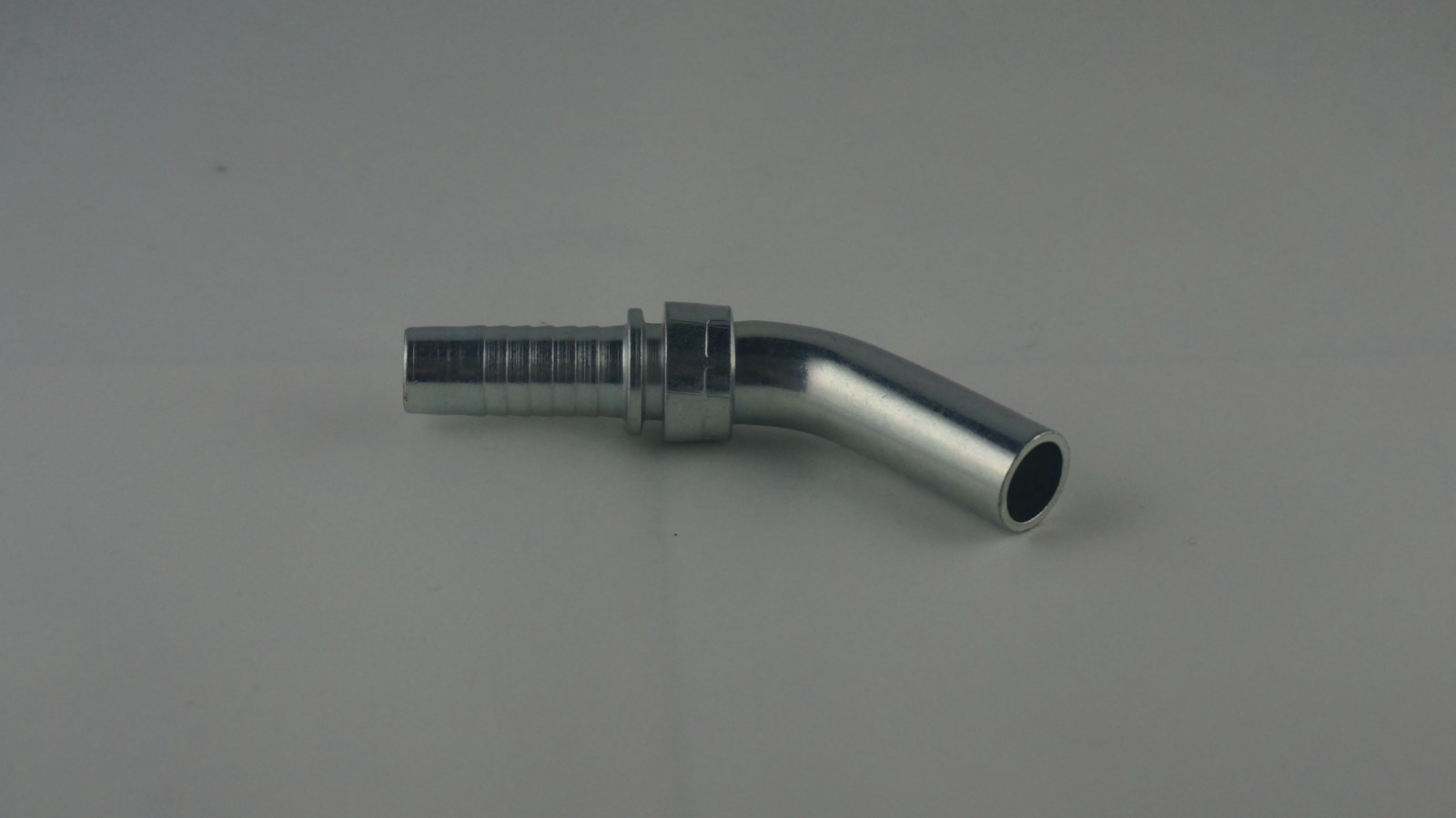 raccord à sertir 45° à 135°