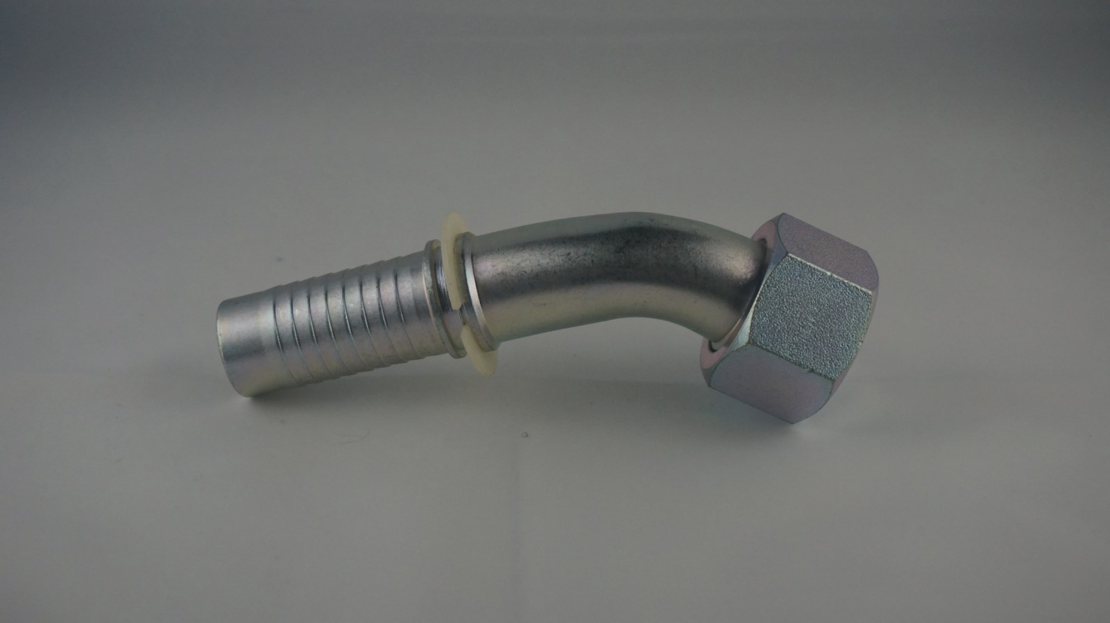 Raccord ou embout à sertir filetage femelle Orfs 45° à 135°